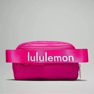 Lululemon Everywhere 1L Belt Bag Sonic Pink & White